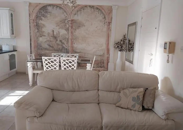 Apartmán Kings With Private Garden Paphos