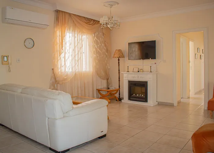 Apartmán Kings With Private Garden Paphos