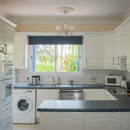 Kings With Private Garden Apartment *