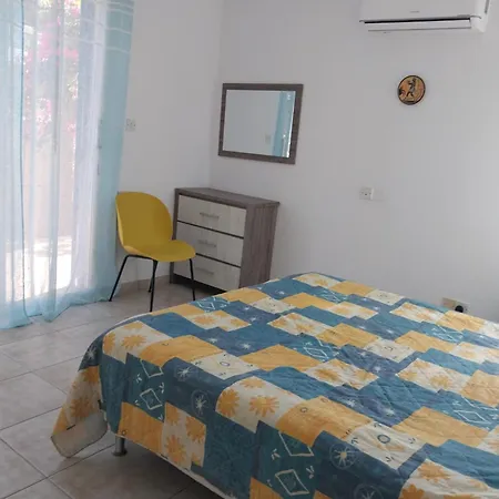 Kings With Private Garden Apartment *