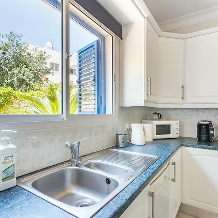 Kings With Private Garden Apartment Paphos