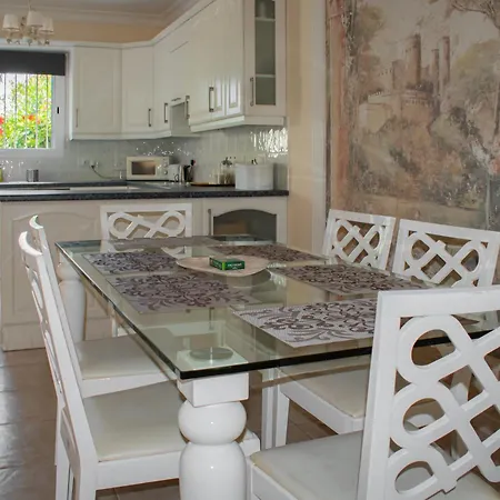 Kings With Private Garden Apartamento *