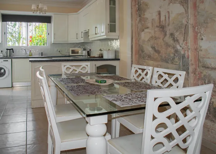 Kings With Private Garden Apartamento *