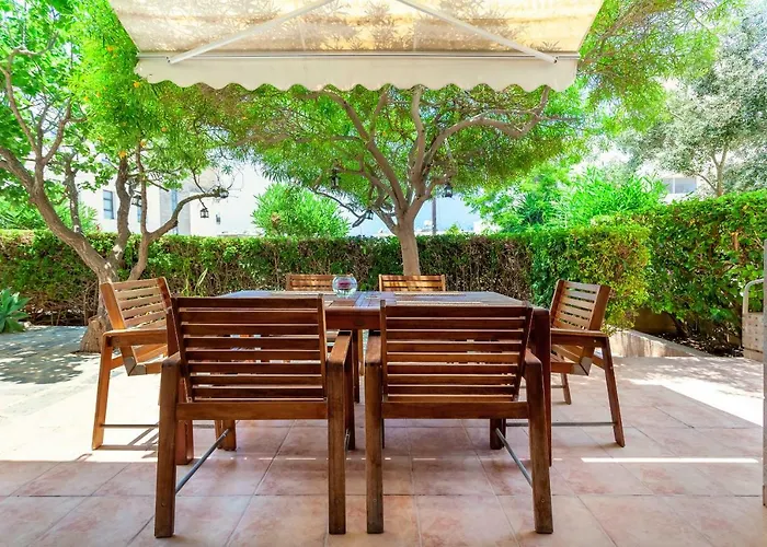 Kings With Private Garden Apartamento *